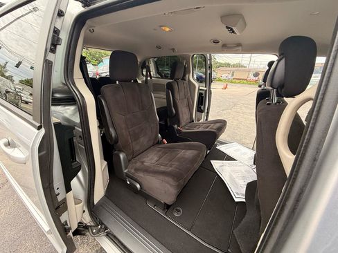 Used 2012 Dodge Grand Caravan SXT FWD image 13
