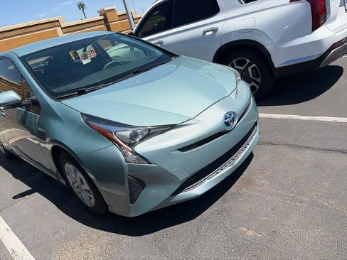 Used 2016 Toyota Prius Two FWD image 3