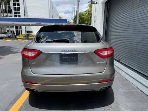 Used 2019 Maserati Levante AWD/4WD image 9