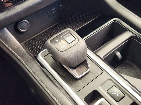 Used 2022 Nissan Pathfinder SV image 21