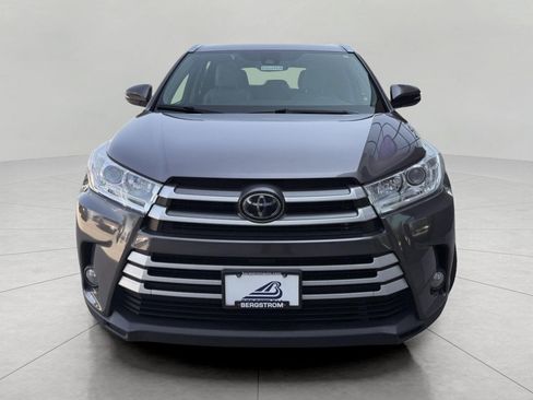 Used 2018 Toyota Highlander XLE AWD/4WD image 4