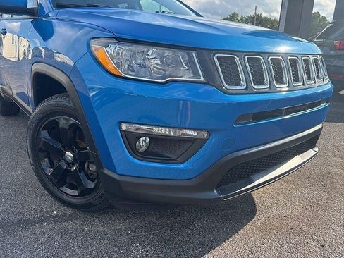 Used 2018 Jeep Compass Latitude w/ Popular Equipment Group FWD image 3