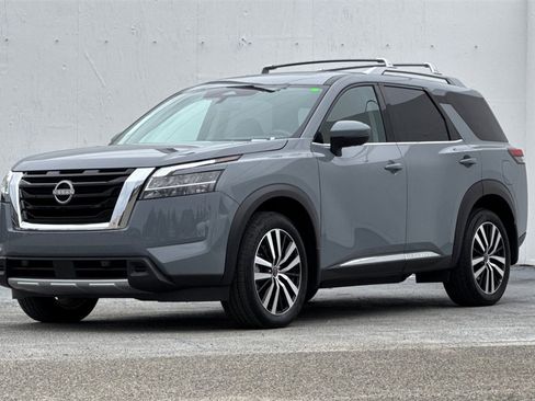 Used 2024 Nissan Pathfinder Platinum w/ Cargo Package image 8