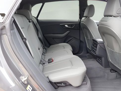 Used 2019 Audi Q8 Premium image 18
