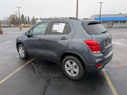 Used 2021 Chevrolet Trax LT AWD/4WD image 3