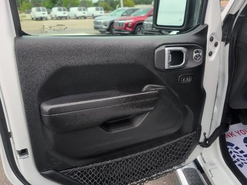 Used 2018 Jeep Wrangler Unlimited Sport S AWD/4WD image 18