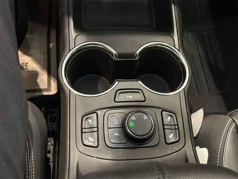 Used 2022 GMC Terrain SLT w/ Tech Package image 27