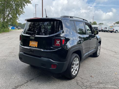 Used 2023 Jeep Renegade Latitude w/ Premium Group AWD/4WD image 5