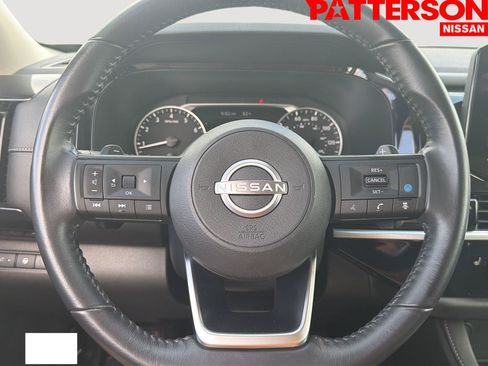 Used 2024 Nissan Pathfinder SV FWD image 14