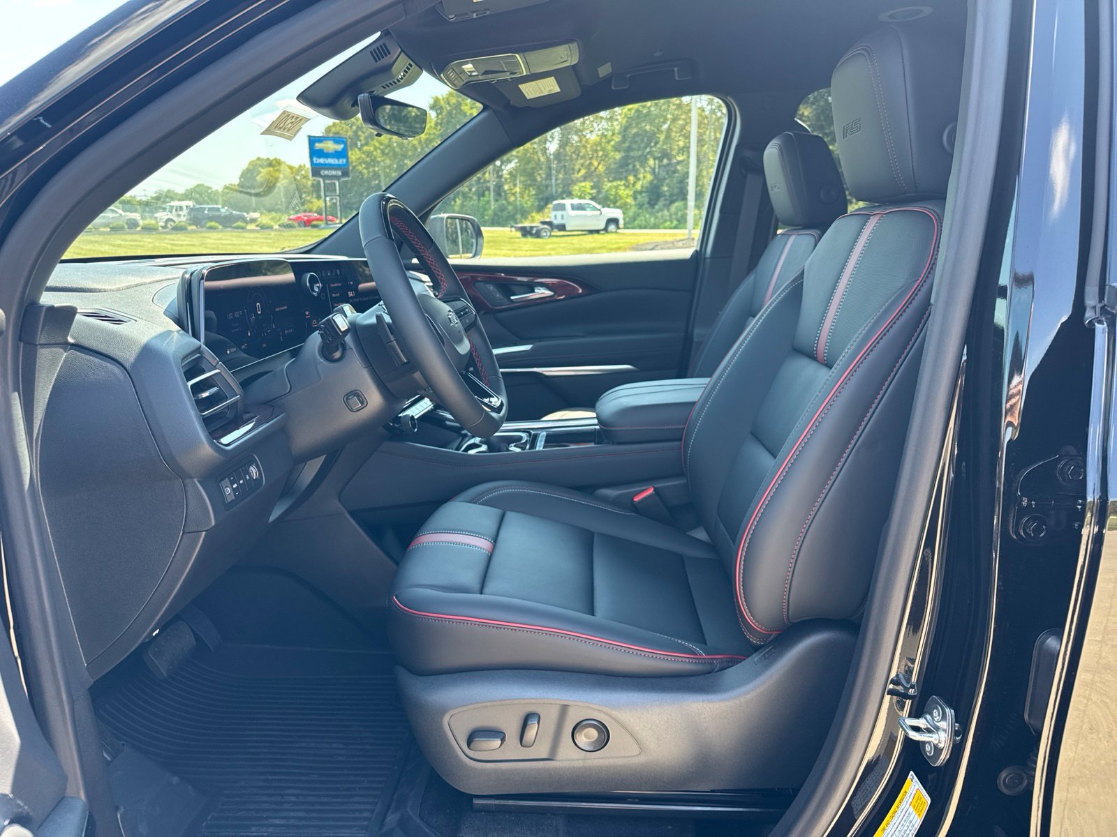 New 2027 Chevrolet Traverse RS w/ LPO, Floor Liner Package AWD/4WD image 20