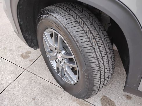 Used 2025 GMC Acadia Elevation image 24