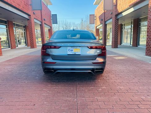 Used 2021 Volvo S60 T8 R-Design Expression image 5