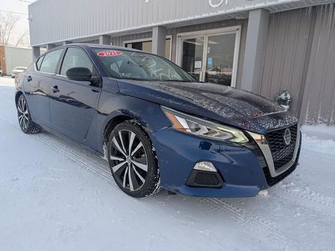 Used 2022 Nissan Altima 2.5 SR image 2