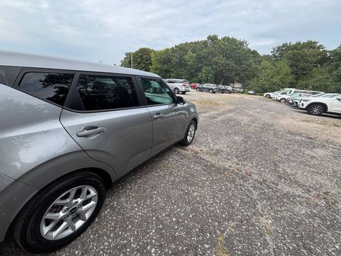 Used 2025 Kia Soul LX w/ LX Technology Package FWD image 13