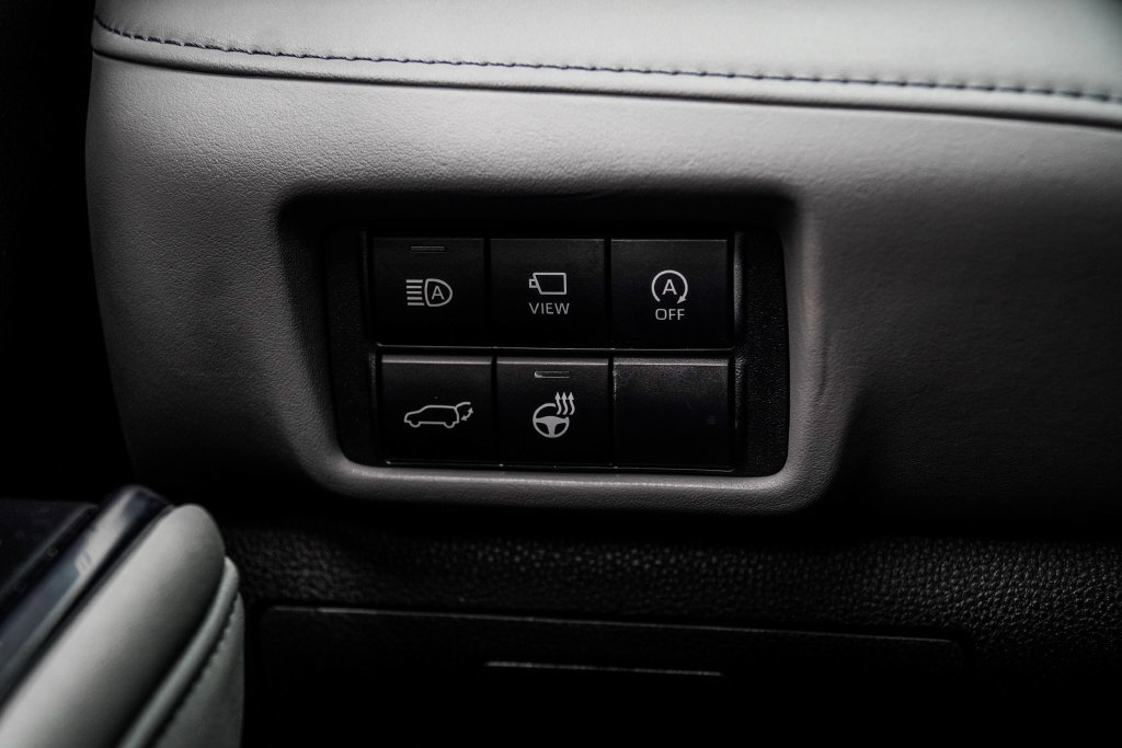 Used 2023 Toyota Highlander Platinum FWD image 32