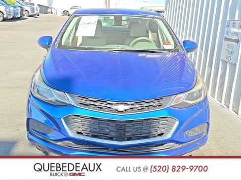 Used 2018 Chevrolet Cruze LT FWD image 2