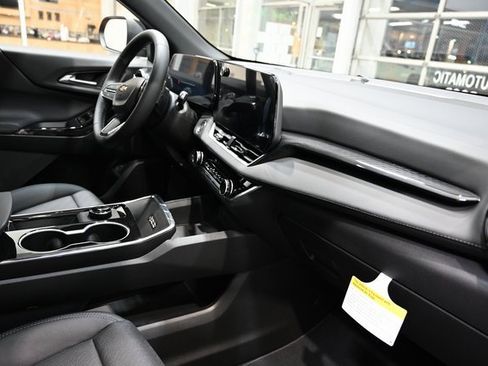 New 2026 Chevrolet Equinox LT w/ Convenience Package II image 13