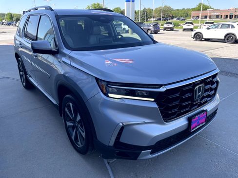 Certified 2023 Honda Pilot Touring image 4