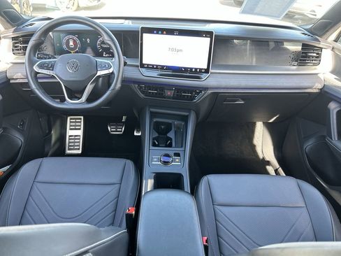 Certified 2025 Volkswagen Tiguan SE R-Line AWD/4WD image 12