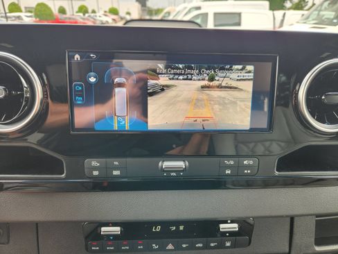 Used 2025 Mercedes-Benz Sprinter 2500 image 15