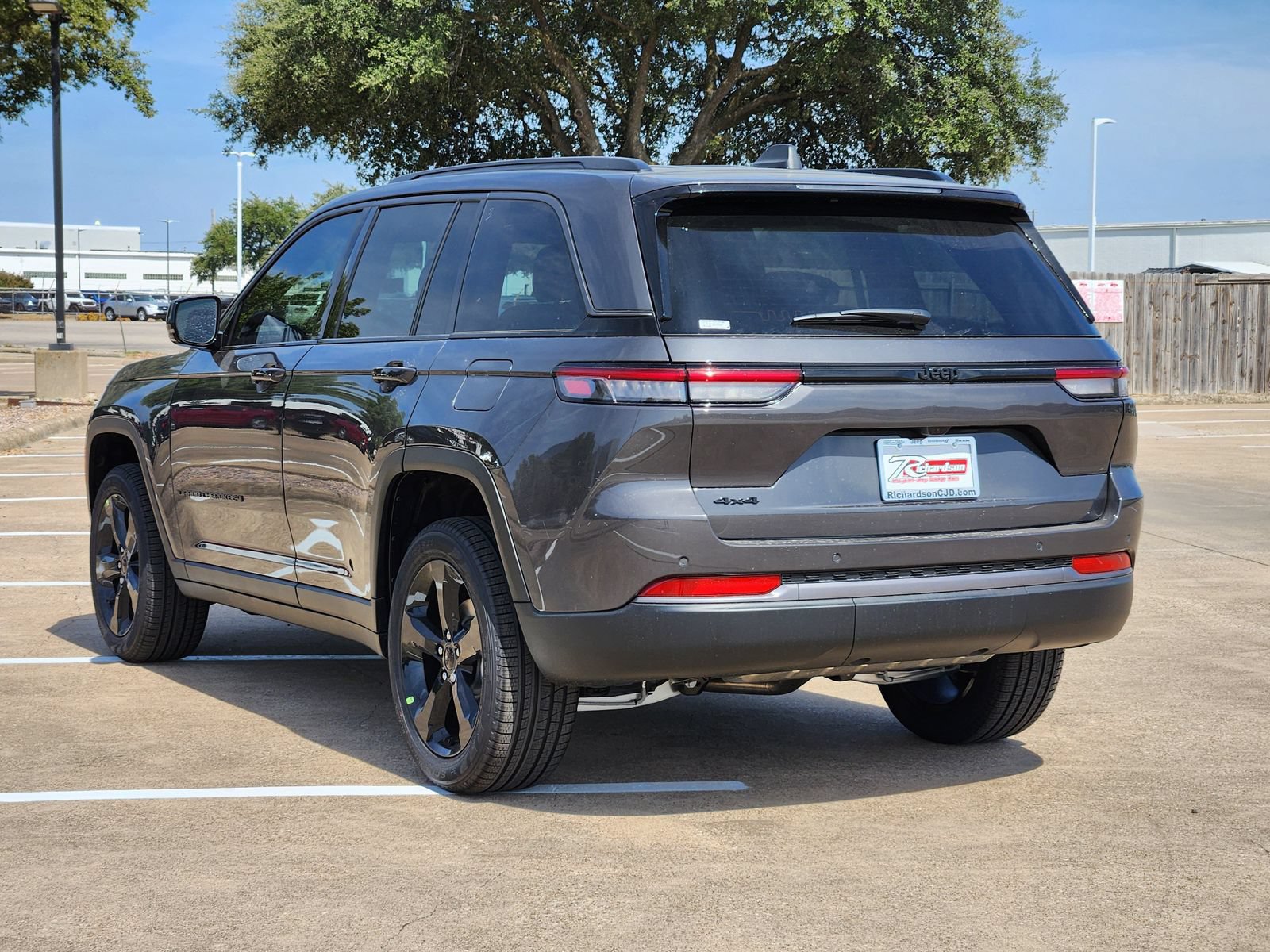 New 2026 Jeep Grand Cherokee Limited w/ Limited Altitude Package AWD/4WD image 4