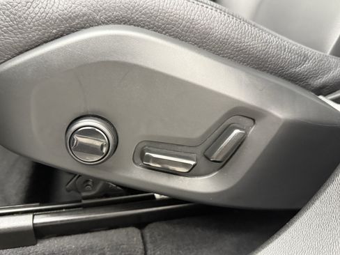 Certified 2024 Volvo XC60 B5 Plus AWD/4WD image 26