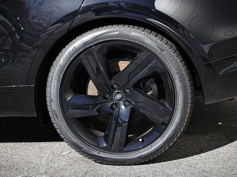 New 2025 Land Rover Discovery Metropolitan Edition image 7