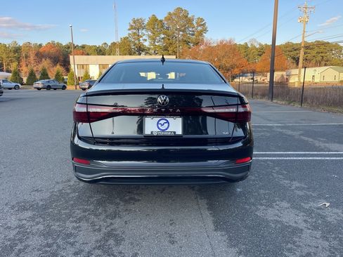 Used 2025 Volkswagen Jetta SE w/ Sunroof Package image 10