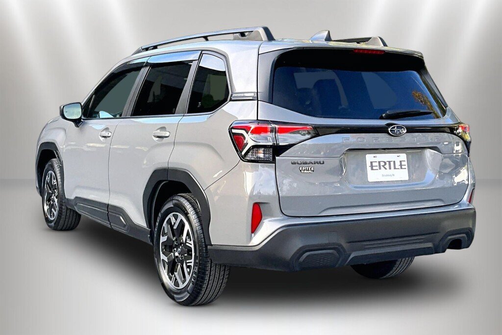 Certified 2025 Subaru Forester Premium AWD/4WD image 4