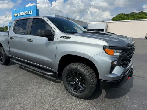 Used 2023 Chevrolet Silverado 1500 Custom Trail Boss w/ LPO, Dark Essentials Package AWD/4WD image 2