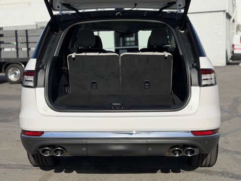 Used 2026 Lincoln Aviator Reserve AWD/4WD image 9