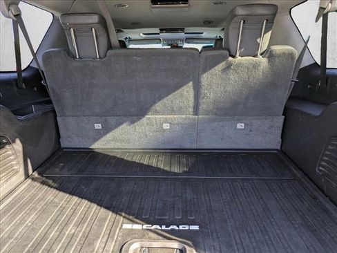 Used 2018 Cadillac Escalade ESV Premium Luxury image 6