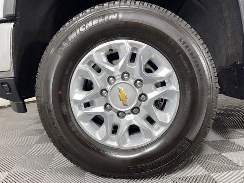 Used 2026 Chevrolet Silverado 2500 LTZ w/ LTZ Premium Package image 9