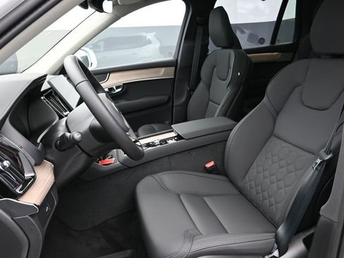 New 2026 Volvo XC90 B5 Plus w/ Protection Package Premier image 8