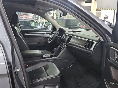 Used 2022 Volkswagen Atlas SE w/ Panoramic Sunroof Package image 11