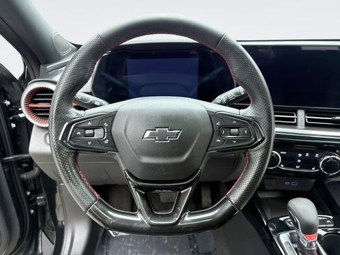 Used 2024 Chevrolet Trax RS w/ Sunroof Package image 12