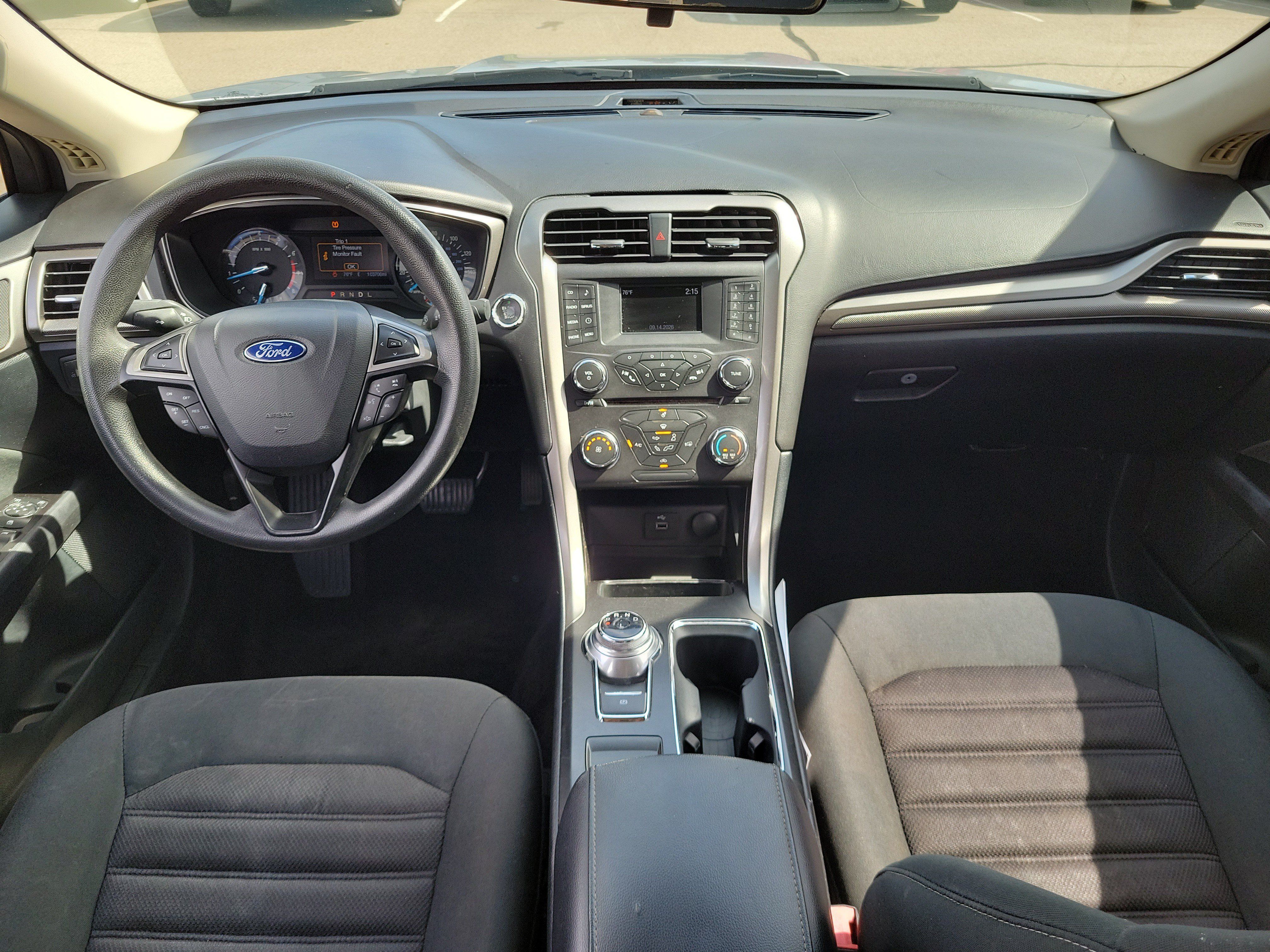 Used 2017 Ford Fusion SE FWD image 8