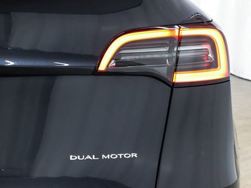 Used 2024 Tesla Model Y Long Range image 46