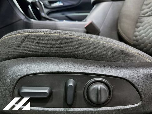 Used 2018 Chevrolet Equinox LT FWD image 20
