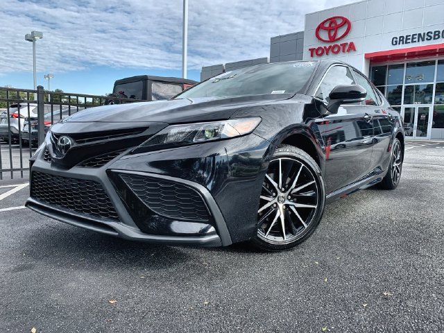 Used 2024 Toyota Camry SE FWD image 4