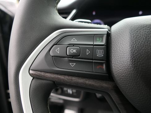 Used 2023 Jeep Grand Cherokee Limited w/ Luxury Tech Group II RWD image 13