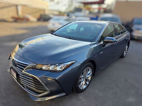 Used 2019 Toyota Avalon XLE w/ Moonroof Package FWD image 1
