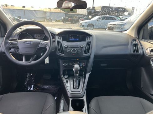 Used 2017 Ford Focus SE FWD image 22