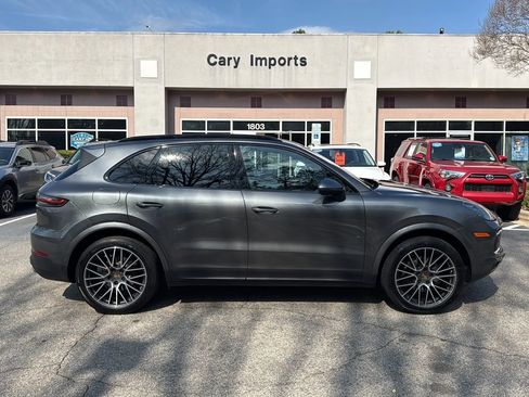 Used 2020 Porsche Cayenne image 4