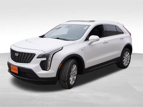 Used 2022 Cadillac XT4 Luxury w/ Cold Weather Package image 11