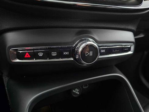 Certified 2025 Volvo XC40 B5 Core w/ Protection Package Premier image 35