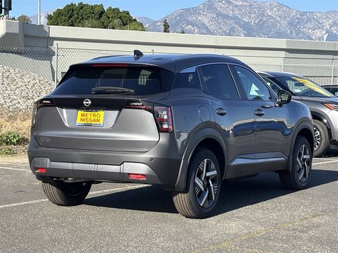 New 2026 Nissan Kicks SV w/ SV Premium Package image 4