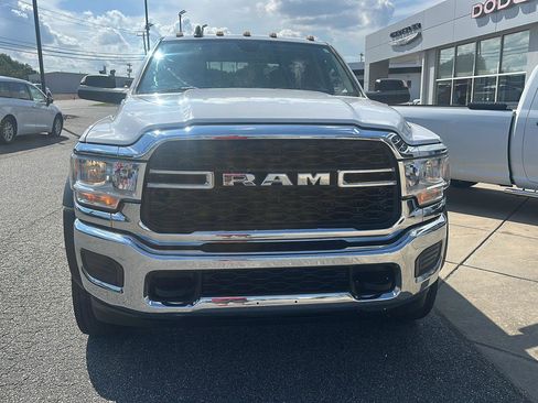 Used 2020 RAM 5500 Tradesman w/ Chrome Appearance Group image 2