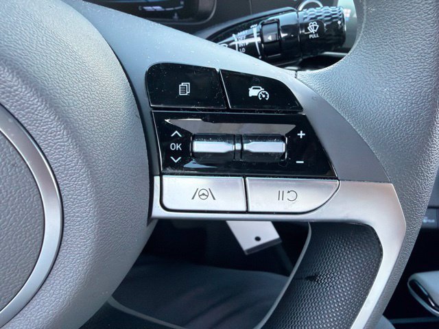 Certified 2025 Hyundai Elantra SE FWD image 33