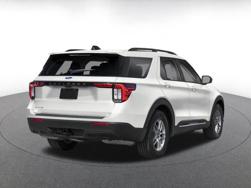Used 2026 Ford Explorer Active AWD/4WD image 2